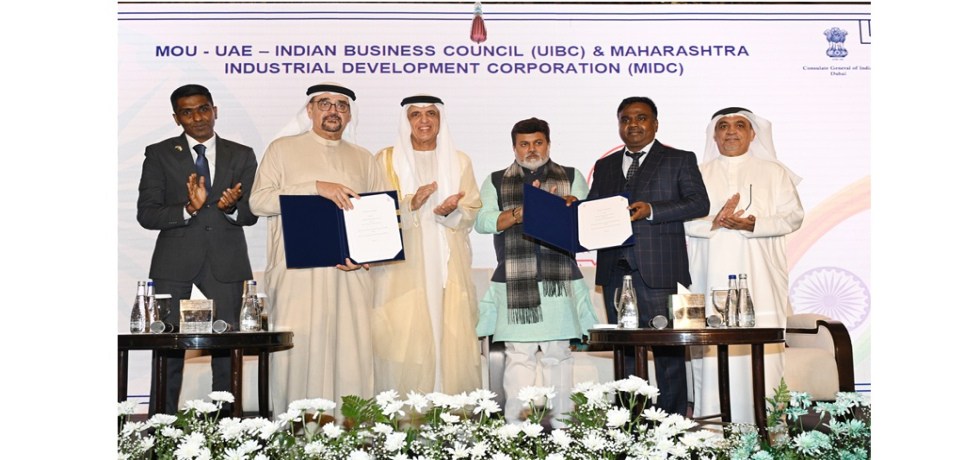 Consul General Shri Satish Sivan, His Highness Sheikh Saud bin Saqr Al Qasimi, UAE Supreme Council Member & Ruler of Ras Al Khaimah and Shri Uday Samant, the Honorable Minister of Industry, Government of Maharashtra joined other dignitaries for MoU signing ceremony during a business event in RAK. January 28, 2025